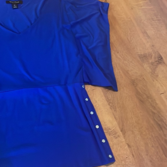 Royal blue v neck drape sleeve top - Picture 3 of 4
